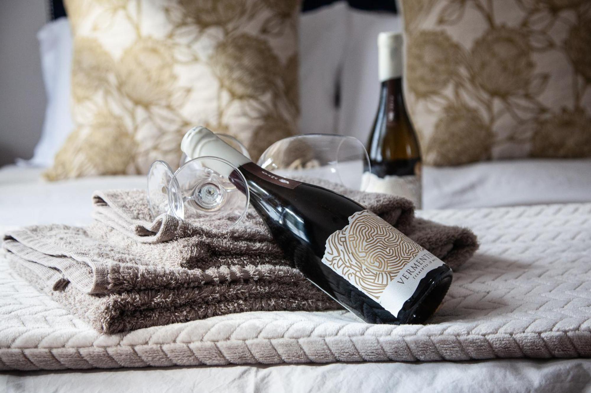 Bed and Breakfast Ayama Wine Farm - Manor House Веллингтон Экстерьер фото
